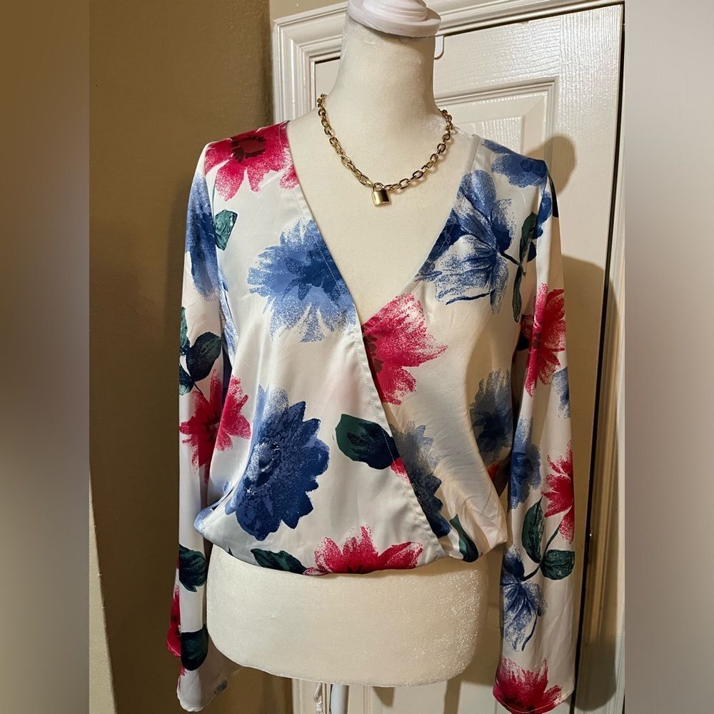 Sadie & Sage VNeck Elastic Waist Floral Long Sleeve Top See Measurements NWOT
